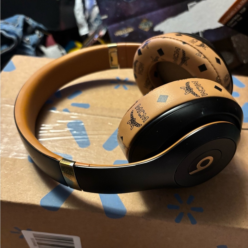 Beats Studio 3 Skyline Edition Headphones W/MCM Tan Over-Ear with Plush Comfort - Picture 3 of 7